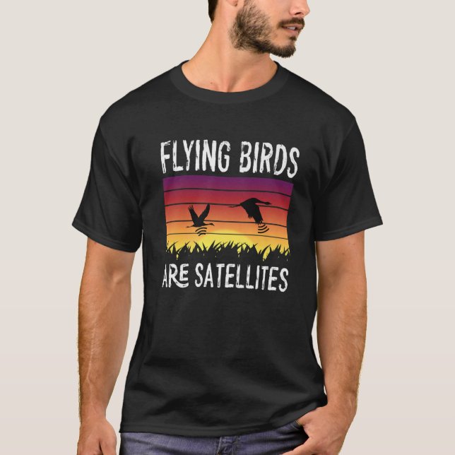 Camiseta Los pájaros no son verdaderos satélites voladores  (Anverso)