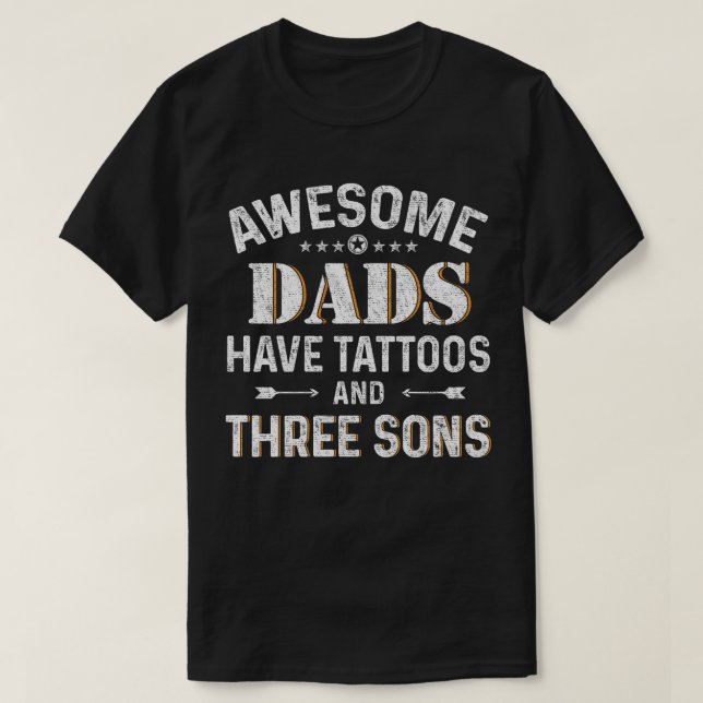 Camiseta Los papás impresionantes tienen tatuajes y tres (Diseño del anverso)