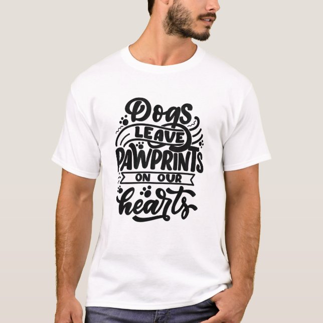 Camiseta Los perros dejan huellas en nuestros corazones (Anverso)