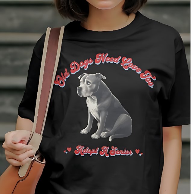 Camiseta Los Perros Mayores Necesitan Amor Para Adoptar A U (Subido por el creador)