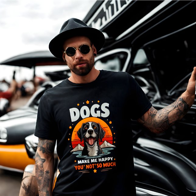 Camiseta Los Perros Me Hacen Feliz. ¡Tú, No Tanto! (Funny Retro T-shirt - "Dogs Make Me Happy.  You, Not So Much!")