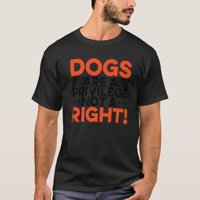 Camiseta Los Perros Son Un Privilegio No Un Perro Correcto  (Anverso)