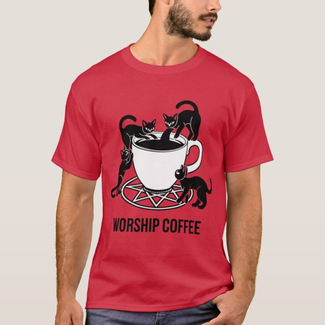 Camiseta Los sombríos gatos del Señor adoran el café, adora (Anverso)
