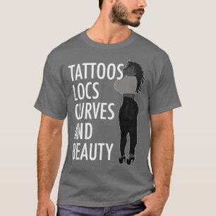 Camiseta Los tatuajes localizan las curvas y la belleza