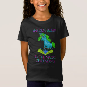 Camiseta Los unicornios creen en la magia de la lectura