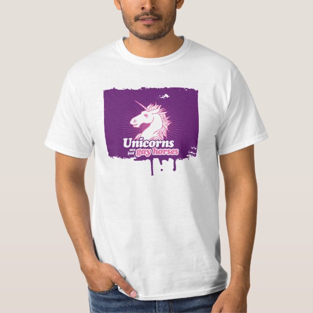 Camiseta LOS UNICORNIOS SON APENAS CABALLOS GAY --.png (Anverso)