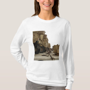 Camiseta Los vehículos militares se cierran abajo en semi