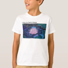 Camiseta Loto en Agua Oscura