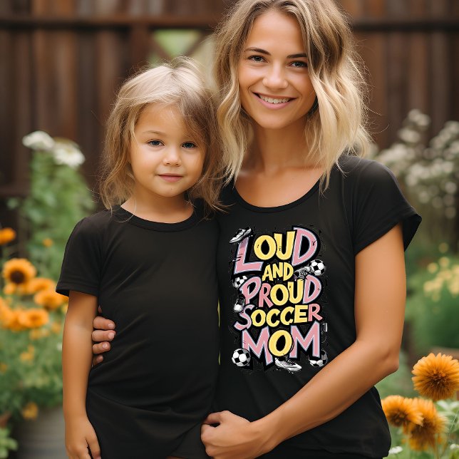 Camiseta Loud & Proud Soccer Mom (Subido por el creador)