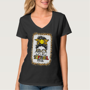 Camiseta Loud & Proud Softball Mom Messy Bun Leopard Bleach