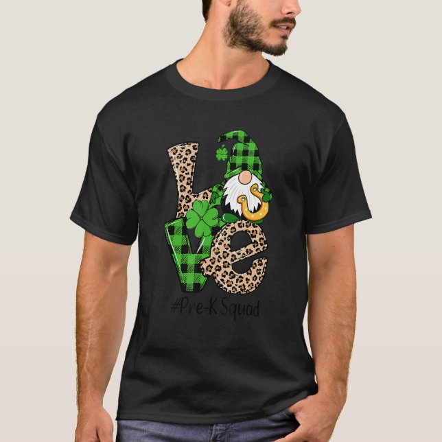 Camiseta Love Gnome Teacher Squad St Patrick's Day Pre K Gr (Anverso)