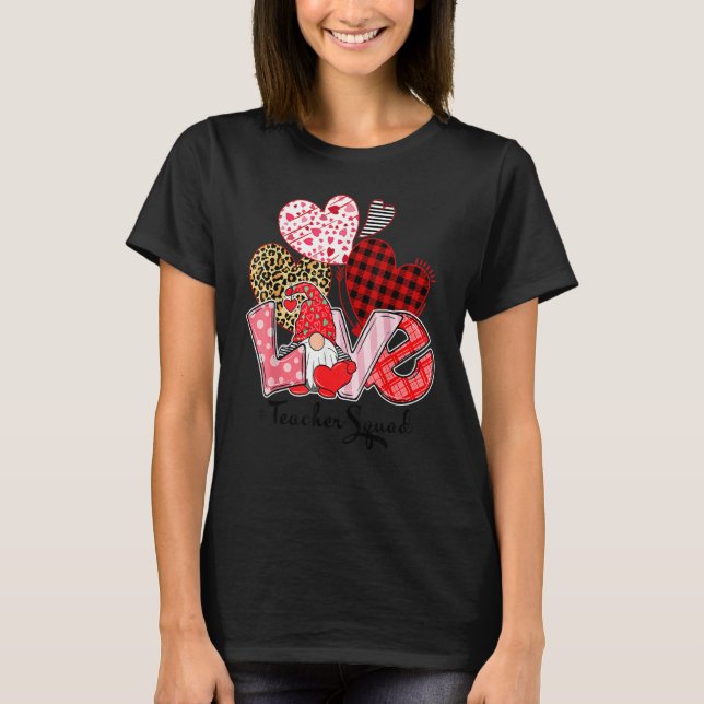 Camiseta Love Gnome Valentines Day Red Buffalo Plaid Leopar (Anverso)