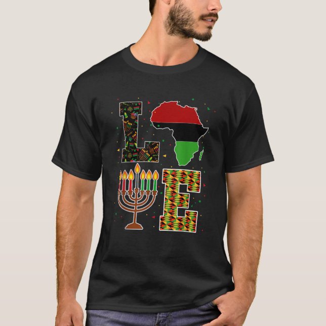 Camiseta LOVE Happy Kwanzaa Decorations Africa Map Kinara C (Anverso)