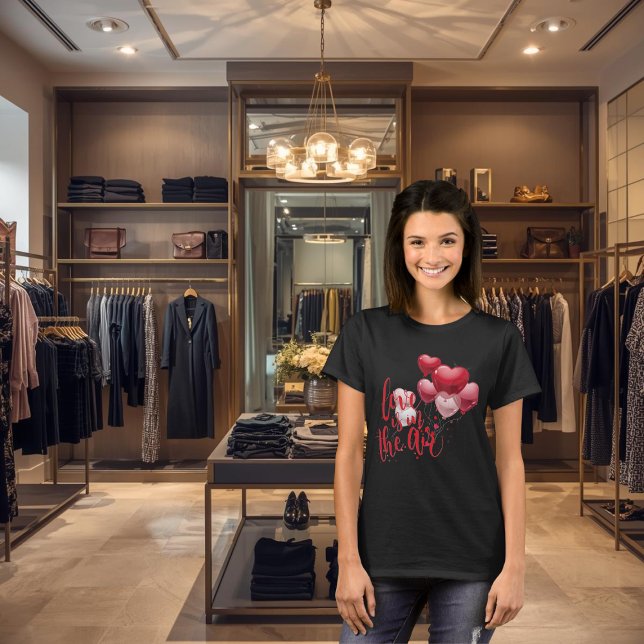 Camiseta Love Is In The Air T-Shirt (Subido por el creador)