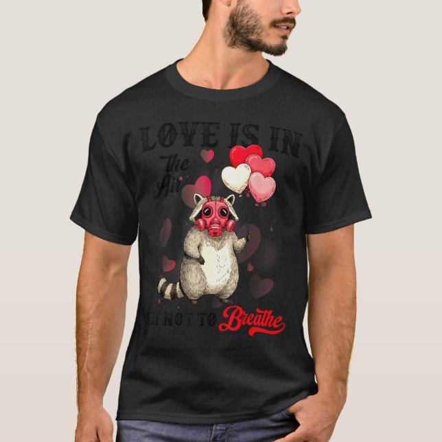 Camiseta Love Is In The Air Try Not To Breathe Cute Raccoon (Anverso)
