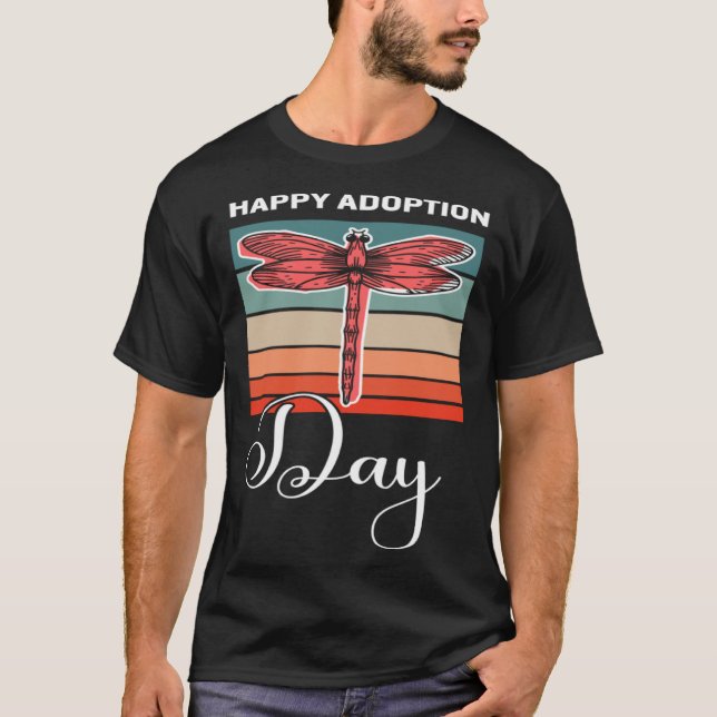 Camiseta Love Makes A Family Happy Adoption Day Retro Adopt (Anverso)