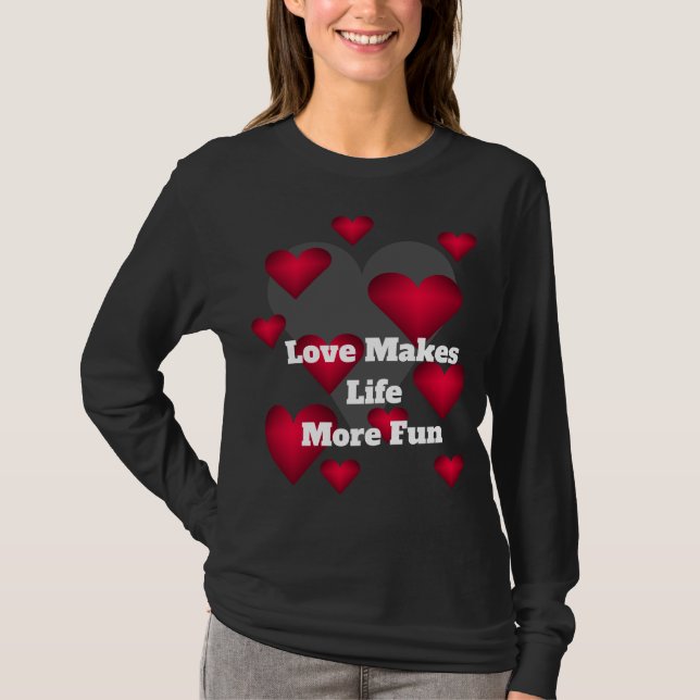 Camiseta Love Makes Life More Fun Loving Hearts  (Anverso)