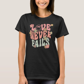 Camiseta Love Never Fails With Words on Back Aesthetic Tren