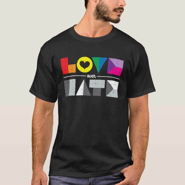 Camiseta Love Over Hate, LGBT, Geometric Rainbow, Equality (Anverso)
