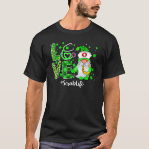 Camiseta Love Scrub Life Gnome Nurs Funny St Patricks Day