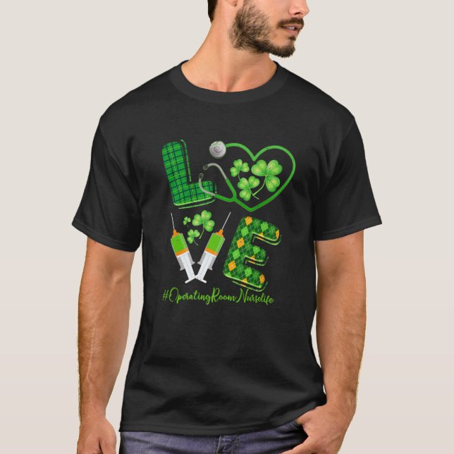 Camiseta LOVE St. Patrick's Operating Room Nurse Life Irish (Anverso)