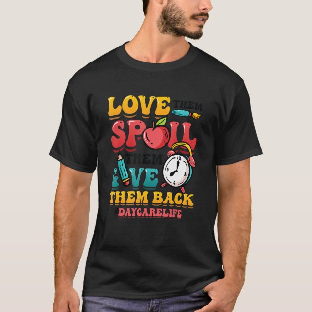 Camiseta Love Them Spoil Them Give Them Back Daycarelife Da (Anverso)
