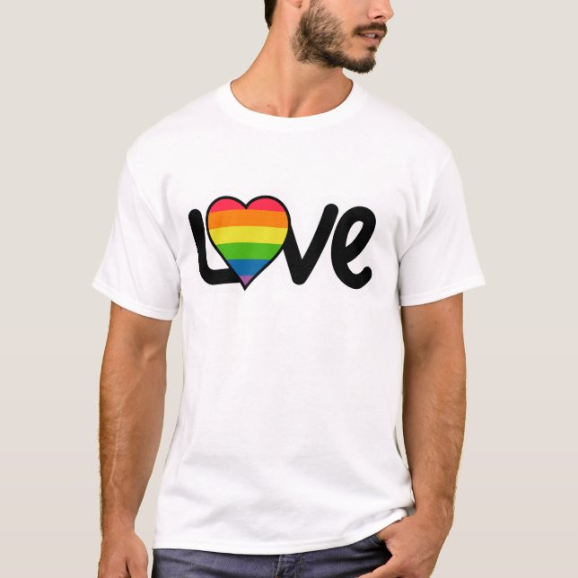 Camiseta LOVE Typography LGBTQ Rainbow Heart Pride Month (Anverso)