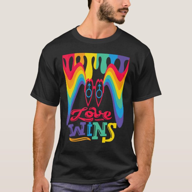 Camiseta Love Wins Rainbow with Mars Symbol for Gay Love (Anverso)