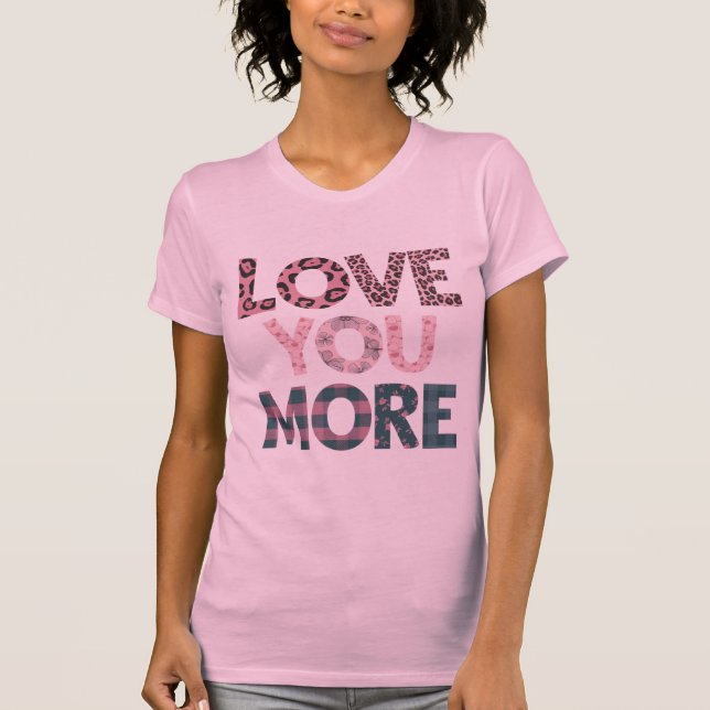 Camiseta Love You More Mixed Pattern Typography – Leopard (Anverso)