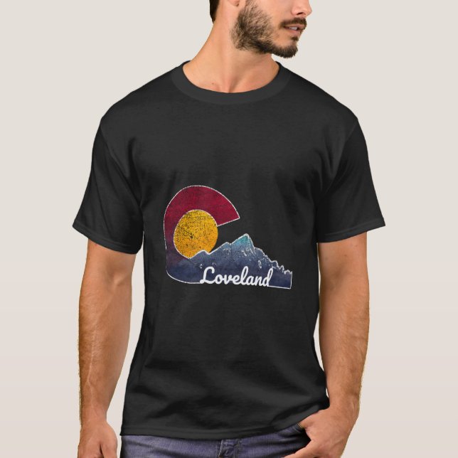 Camiseta Loveland Colorado With Flag Themed Scenery (Anverso)