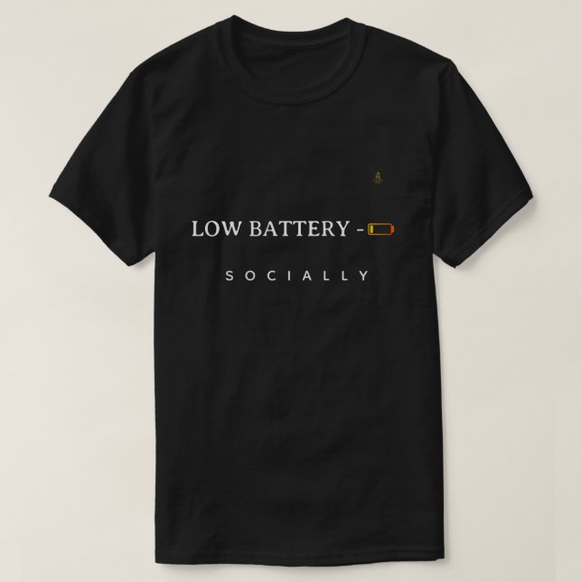 Camiseta Low Battery Socially | Minimalist Funny Quote T-Sh (Diseño del anverso)