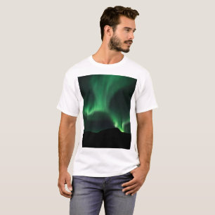 Camiseta Luces verdes del norte en el cielo nocturno