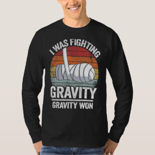 Camiseta Luchaba Contra Gravity Gravity Ganó Hand Bro
