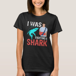 Camiseta Luchaba Contra Los Huesos Rotos De Tiburón 2