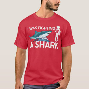 Camiseta Luchaba contra un tiburón gracioso