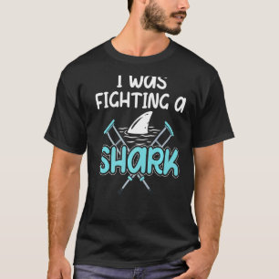 Camiseta Luchaba Contra Una Pierna Rota De Tiburón