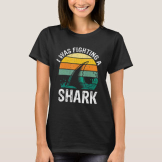 Camiseta Luchaba Contra Una Pierna Rota De Tiburón 1