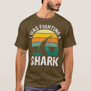Camiseta Luchaba Contra Una Pierna Rota De Tiburón 442