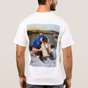 Camiseta luchador de caimanes con la cabeza en la boca