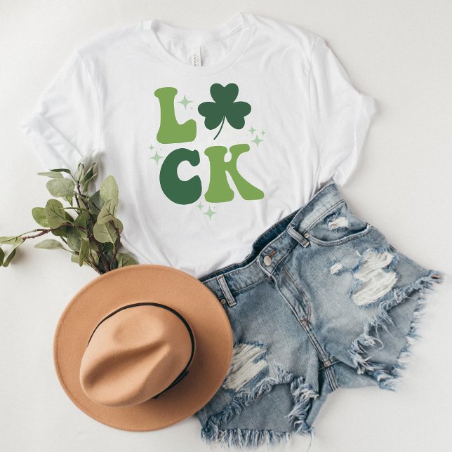 Camiseta LUCK St. Patrick's Day Shirt - Bold Retro (LUCK, St. Patrick's Day, Lucky Charm Tee, Irish Vibes, Shamrock Chic, Green and Fortunate, St. Paddy)
