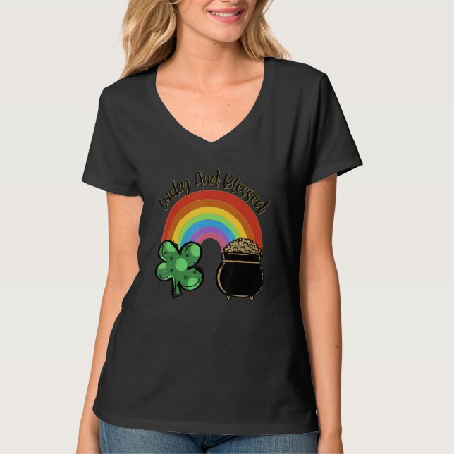 Camiseta Lucky And Blessed Rainbow Saint Patrick's Day Sham (Anverso)