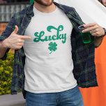 Camiseta Lucky | Día de San Patricio Retro<br><div class="desc">Comparte la suerte de los irlandeses con nuestra fresca cosecha inspirada en el tanque St Patrick's Day. El diseño presenta "suerte" en la tipografía de escritura retro de burbuja verde esmeralda y un ilustracion de trébol de cuatro hojas con un efecto vintage angustiado.</div>