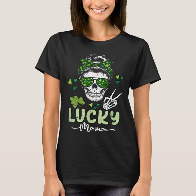 Camiseta Lucky Mama St Patricks Day Mom Messy Bun Skull Iri (Anverso)