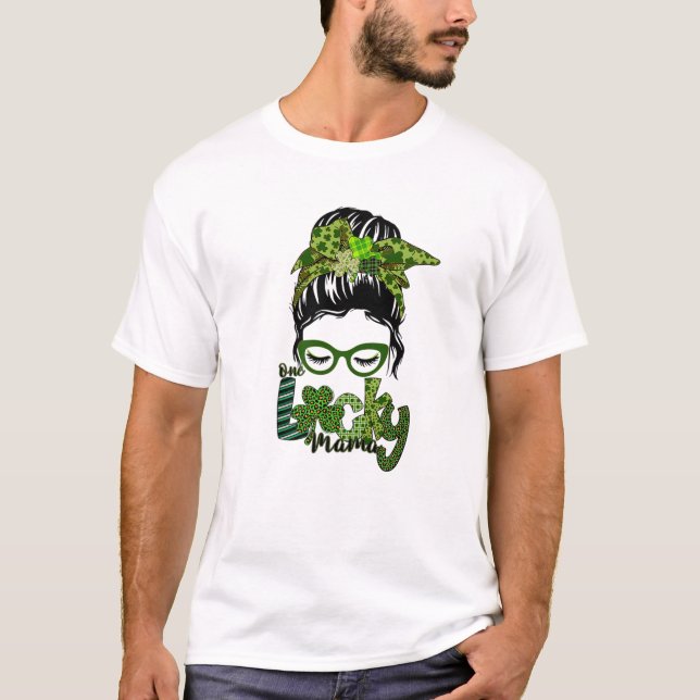 Camiseta Lucky Messy A Bun Mama St Patrick Day Graphic (Anverso)