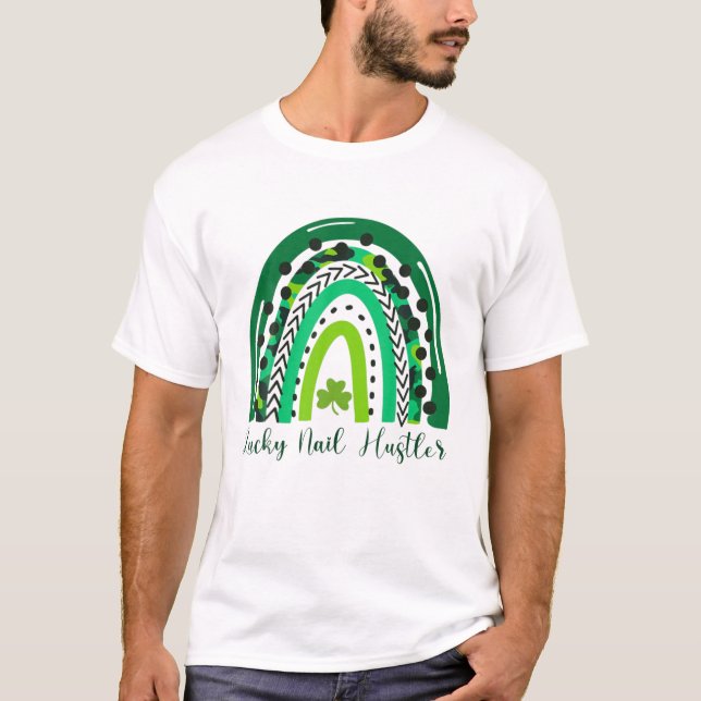 Camiseta Lucky Nail Hustler Rainbow Nail Tech Techniers Na (Anverso)