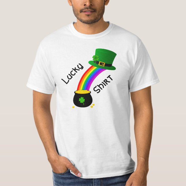 Camiseta Lucky Shirt with rainbow and pot of gold. (Anverso)