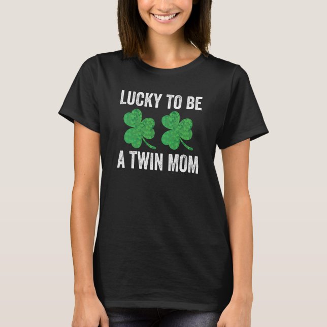 Camiseta Lucky To Be A Twin Mom St Patricks Day Mother Fami (Anverso)