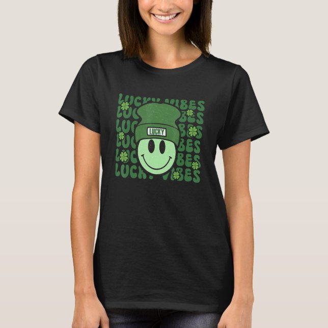 Camiseta Lucky Vibes St. Patrick's Day Groovy Happy Face wi (Anverso)