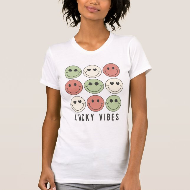 Camiseta Lucky Vibes, St Patrick's Day Shirt, de moda (Anverso)