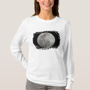Camiseta Luna llena en blanco y negro. Créditos: Arthur